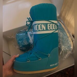 New! Moon boots classic- turquoise
